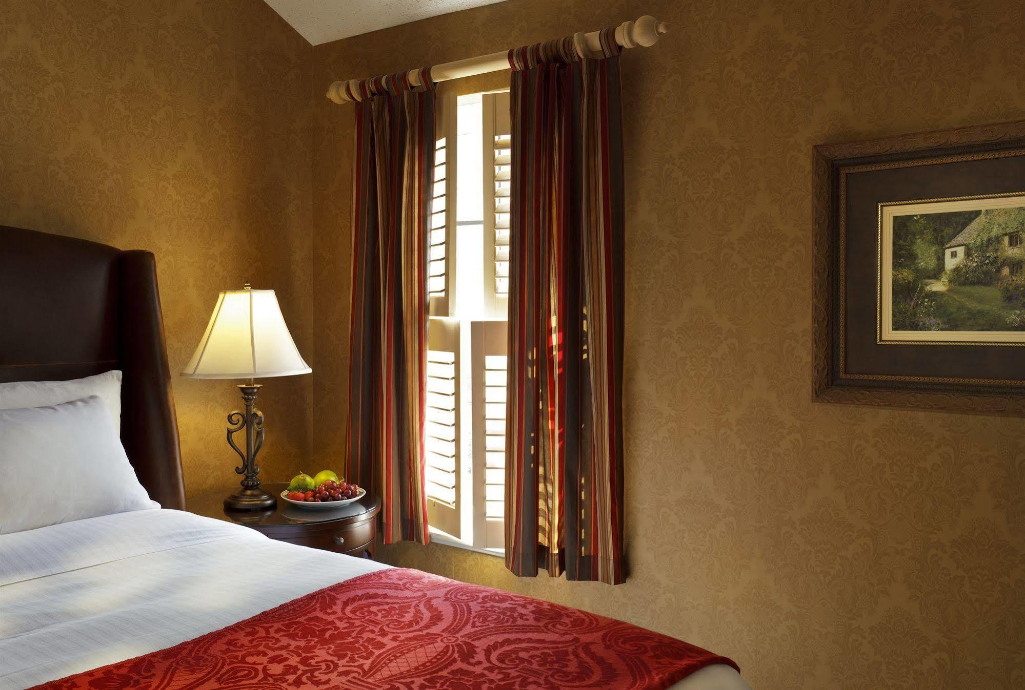 Seven Gables Inn, St Louis West, A Tribute Portfolio Hotel Clayton Zimmer foto
